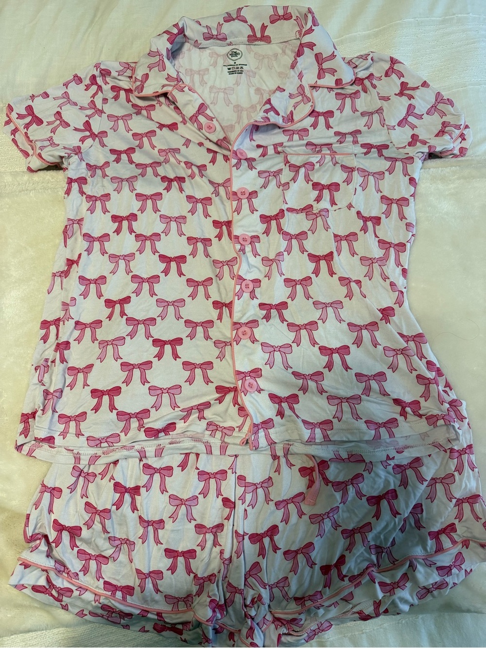 Women’s White Short-Sleeve Pajama Set with Pink Bow Print
